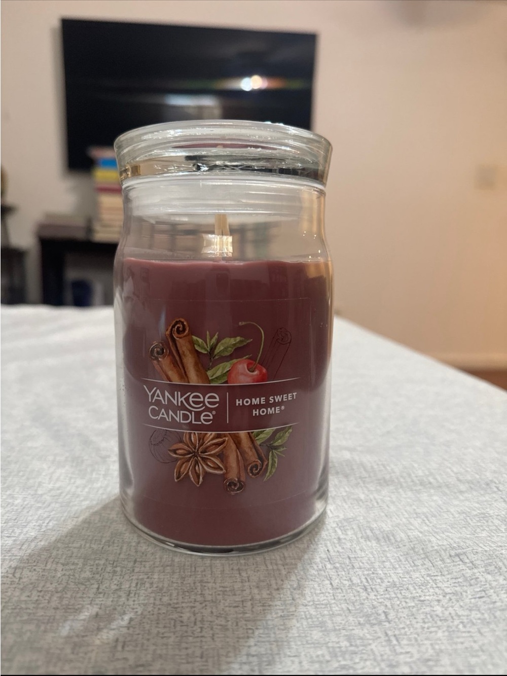 Yankee Candle Home Sweet Home Jar Candle - Burgundy